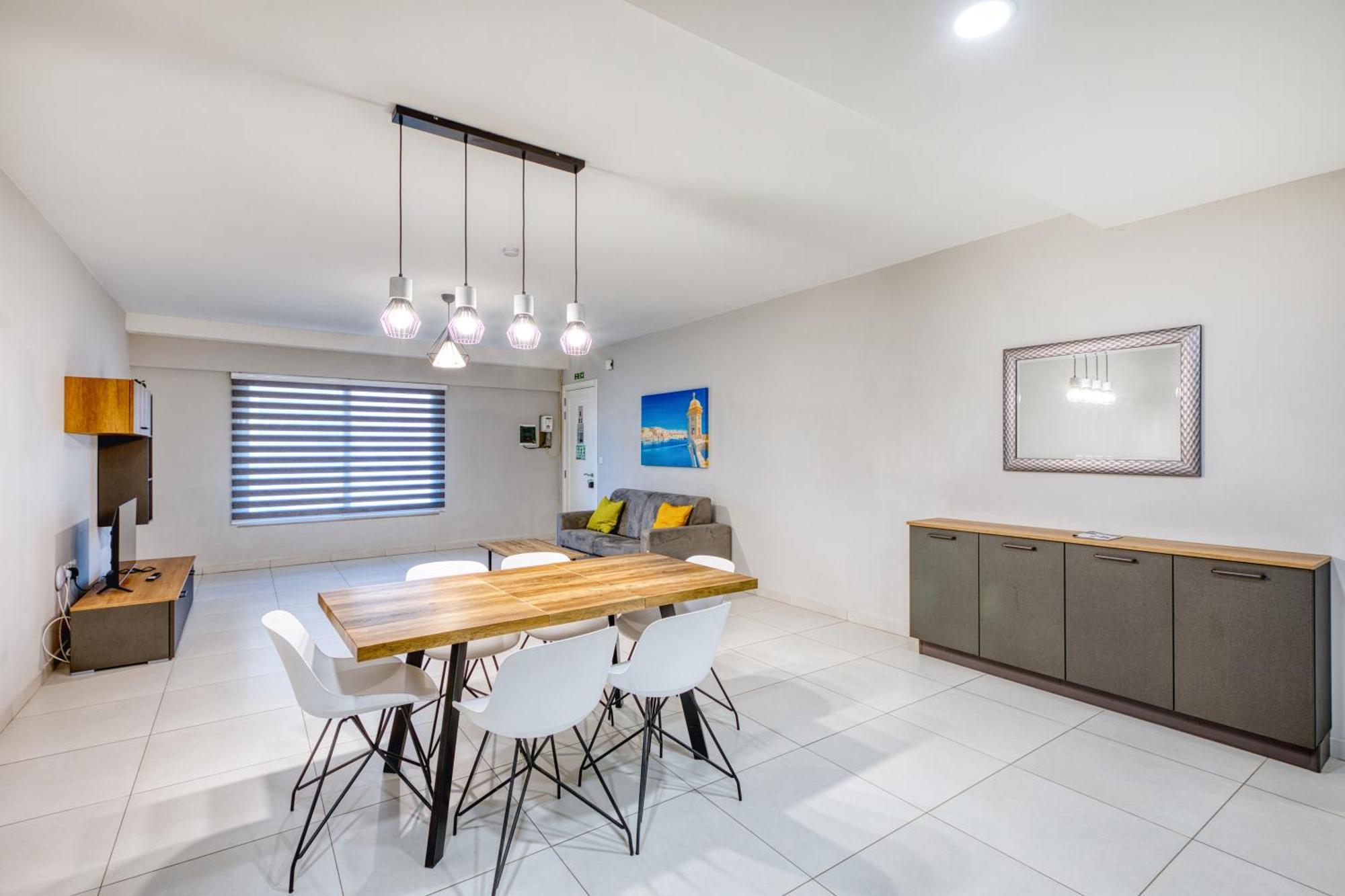 Unique Two Bedroom Apt With Huge Outdoor Area And Close To Entertainment Is-Swieqi Exterior photo